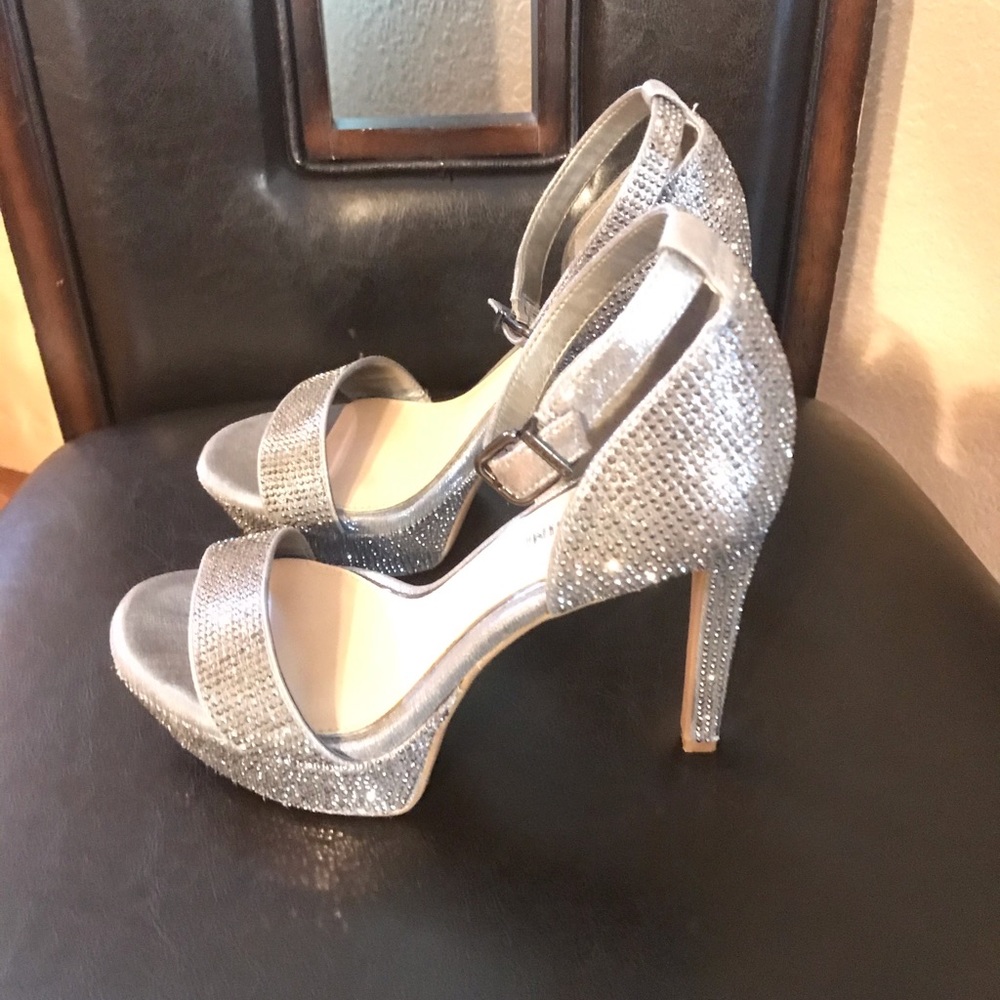 Size 6M shoes